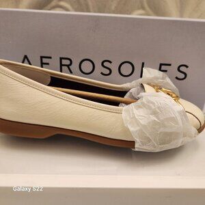 Aerosoles "Bia" EggNog Leather Ballet Flats. NIB. Size 6 W